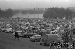 18.05.1962, Warszawa, Polska.
Zakończenie Wyścigu Pokoju na Stadionie Dziesięciolecia - samochody na parkingu. 
Fot. Romuald Broniarek/KARTA