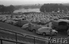 18.05.1962, Warszawa, Polska.
Zakończenie Wyścigu Pokoju na Stadionie Dziesięciolecia - samochody na parkingu. 
Fot. Romuald Broniarek/KARTA