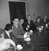 Maj 1962, Warszawa, Polska.
Siedziba Towarzystwa Przyjaźni Polsko-Radzieckiej - spotkanie z Adolfem Dymszą i Nikitą Michałkowem.
Fot. Romuald Broniarek/KARTA