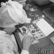 Listopad 1962, Błonie, Polska. 
Produkcja zegarków w Zakładach Mechaniczno-Precyzyjnych 