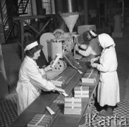 Styczeń 1963, Warszawa, Polska.
Pracownice Fabryki Kosmetyków 
