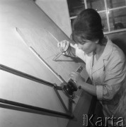 1963, Bielsko-Biała, Polska.
Pracownica Doświadczalnych Zakładów Szybowcowych. 
Fot. Romuald Broniarek/KARTA
