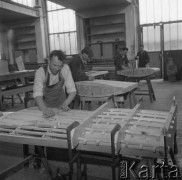 1963, Bielsko-Biała, Polska.
Pracownicy Doświadczalnych Zakładów Szybowcowych. 
Fot. Romuald Broniarek/KARTA