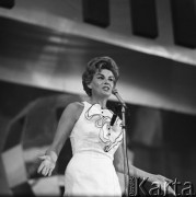 Sierpień 1963, Sopot, Polska.
III Międzynarodowy Festiwal Piosenki, na scenie Maria Koterbska.
Fot. Romuald Broniarek/KARTA
