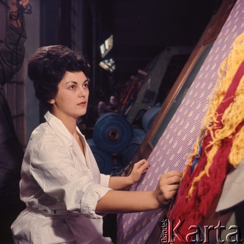 Luty 1964, Łódź, Polska.
Pracownica Zakładów Przemysłu Bawełnianego im. 