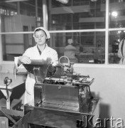 1964, Warszawa Tarchomin, Polska.
Produkcja leków w Zakładach Farmaceutycznych 
