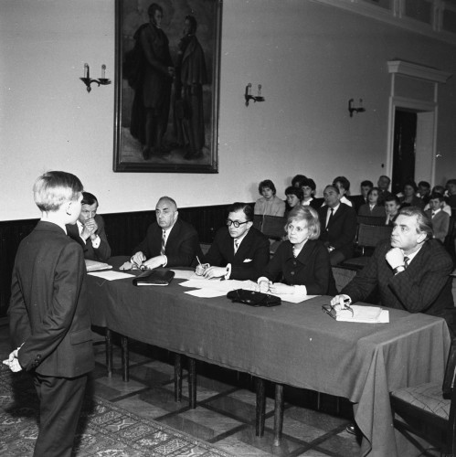 1964, Warszawa, Polska. 
Siedziba Towarzystwa Przyjaźni Polsko-Radzieckiej - eliminacje konkursu recytatorskiego poezji radzieckiej.
Fot. Romuald Broniarek/KARTA
