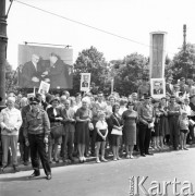 25.06.1964, Warszawa, Polska.
Warszawiacy witają Józefa Broz Tito, przywódcę Socjalistycznej Federacyjnej Republiki Jugosławii. 
Fot. Romuald Broniarek/KARTA