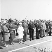 25.06.1964, Warszawa, Polska.
Uroczyste powitanie Józefa Broz Tito, przywódcy Socjalistycznej Federacyjnej Republiki Jugosławii. Na zdjęciu od lewej: NN, żona Tito - Jovanka Broz (z kwiatami), Zofia Gomułkowa, Władysław Gomułka, Józef Broz Tito, Aleksander Zawadzki, Józef Cyrankiewicz.
Fot. Romuald Broniarek/KARTA