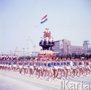 22.07.1964, Warszawa, Polska.
Plac Defilad, uroczyste obchody dwudziestolecia PRL - platforma z młodzieżą w strojach sportowych.
Fot. Romuald Broniarek/KARTA