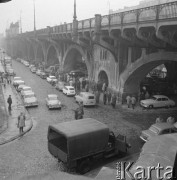 Październik 1964, Warszawa, Polska.
Giełda samochodowa pod mostem Poniatowskiego.
Fot. Romuald Broniarek/KARTA