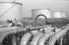 Październik 1964, Płock, Polska.
Mazowieckie Zakłady Rafineryjne i Petrochemiczne.
Fot. Romuald Broniarek/KARTA