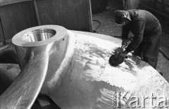 Październik 1964, Elbląg, Polska.
Pracownik Zakładów Mechanicznych im. Generała Karola Świerczewskiego.
Fot. Romuald Broniarek/KARTA