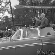 Październik 1964, Warszawa, Polska.
Powitanie Jumdżaagijna Cedenbala, premiera Mongolskiej Republiki Ludowej. Obok Cedenbala stoi Władysław Gomułka.
Fot. Romuald Broniarek/KARTA
