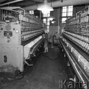 Listopad 1964, Żyrardów, Polska.
Zakłady Lniarskie w Żyrardowie, hala produkcyjna.
Fot. Romuald Broniarek/KARTA