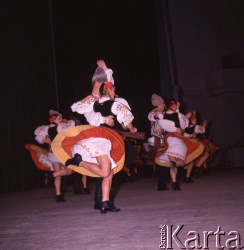 Listopad 1964, Warszawa, Polska.
Sala Kongresowa Pałacu Kultury i Nauki - występy radzieckiego Państwowego Zespołu Tańca Ludowego, kierowanego przez Igora Moisiejewa.
Fot. Romuald Broniarek/KARTA