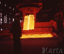 1965, Kraków Nowa Huta, Polska.
Huta im. Lenina - hutnik podczas pracy.
Fot. Romuald Broniarek/KARTA