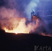 1965, Kraków Nowa Huta, Polska.
Huta im. Lenina - hutnik podczas pracy.
Fot. Romuald Broniarek/KARTA