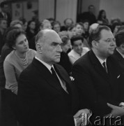 1965, Warszawa, Polska.
Domu Kultury Radzieckiej, publiczność podczas występu uczestników Konkursu Chopinowskiego, z lewej siedzi Jarosław Iwaszkiewicz.
Fot. Romuald Broniarek/KARTA