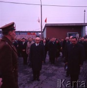 Kwiecień 1965, Warszawa, Polska.
Wizyta radzieckich władz państwowych w 20. rocznicę zawarcia układu o przyjaźni między Polską a ZSRR - powitanie na dworcu kolejowym, na pierwszym planie Leonid Breżniew i Władysław Gomułka.
Fot. Romuald Broniarek/KARTA
