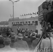 Kwiecień 1965, Warszawa, Polska.
Wizyta radzieckich władz państwowych w 20. rocznicę zawarcia układu o przyjaźni między Polską a ZSRR - członkowie delegacji na trybunie, przemawia Leonid Breżniew.
Fot. Romuald Broniarek/KARTA
