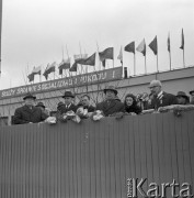 Kwiecień 1965, Warszawa, Polska.
Wizyta radzieckich władz państwowych w 20. rocznicę zawarcia układu o przyjaźni między Polską a ZSRR - na trybunie stoją od lewej: Józef Cyrankiewicz, Aleksiej Kosygin, Leonid Breżniew i Władysław Gomułka.
Fot. Romuald Broniarek/KARTA
