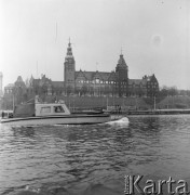 Kwiecień 1965, Szczecin, Polska.
Gmach Urzędu Wojewódzkiego, widok od strony Odry.
Fot. Romuald Broniarek/KARTA