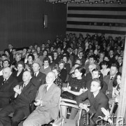 1965, Warszawa, Polska.
Publiczność podczas występu polskich piosenkarzy w Domu Kultury Radzieckiej.
Fot. Romuald Broniarek/KARTA