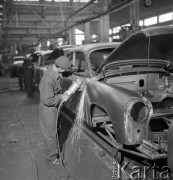 Czerwiec 1965, Warszawa Żerań, Polska.
Fabryka Samochodów Osobowych na Żeraniu, montaż samochodów marki 