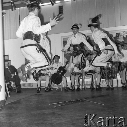 Grudzień 1965, Warszawa, Polska.
Występ Górali z Zakopanego w Domu Kultury Radzieckiej.
Fot. Romuald Broniarek/KARTA