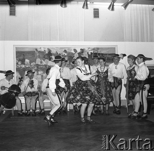 Grudzień 1965, Warszawa, Polska.
Występ Górali z Zakopanego w Domu Kultury Radzieckiej.
Fot. Romuald Broniarek/KARTA