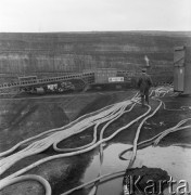Październik 1966, Turoszów, Polska.
Wydobycie węgla brunatnego w kopalni odkrywkowej.
Fot. Romuald Broniarek/KARTA