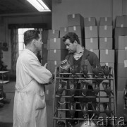 Listopad 1966, Radom, Polska.
Pracownicy Zakładów Przemysłu Skórzanego 