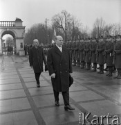 Marzec 1967, Warszawa, Polska.
Walter Ulbricht, przewodniczący Rady Państwa Niemieckiej Republiki Demokratycznej, przy Grobie Nieznanego Żołnierza.
Fot. Romuald Broniarek/KARTA