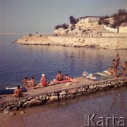 Sierpień 1967, Jugosławia
Turyści opalają się na plaży nad Adriatykiem.
Fot. Romuald Broniarek/KARTA