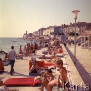 Sierpień 1967, Jugosławia
Turyści opalają się na plaży nad Adriatykiem.
Fot. Romuald Broniarek/KARTA