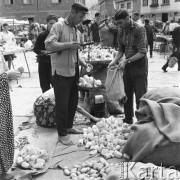 Sierpień 1967, Jugosławia
Stragan z papryką na targowisku.
Fot. Romuald Broniarek/KARTA