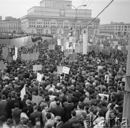 1.09.1967, Warszawa, Polska.
Antyamerykańska manifestacja na Placu Zwycięstwa.
Fot. Romuald Broniarek/KARTA