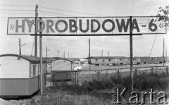 Wrzesień 1967, Lipsk (okolice), Niemiecka Republika Demokratyczna (NRD)
Osiedle barakowozów, w których mieszkali polscy robotnicy z przedsiębiorstwa Hydrobudowa-6, budujący rurociąg w okolicach Lipska.
Fot. Romuald Broniarek/KARTA