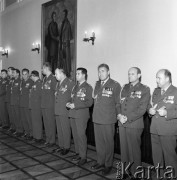 Październik 1967, Warszawa, Polska.
Oficerowie Ludowego Wojska Polskiego odznaczeni Złotymi Odznakami TPPR.
Fot. Romuald Broniarek/KARTA