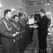 Październik 1967, Warszawa, Polska.
Oficerowie Ludowego Wojska Polskiego odznaczeni Złotymi Odznakami TPPR.
Fot. Romuald Broniarek/KARTA