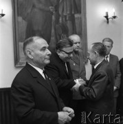 Październik 1967, Warszawa, Polska.
Pracownicy ambasady radzieckiej odznaczeni Złotymi Odznakami TPPR, z lewej stoi Awierkij Aristow, ambasador ZSRR w Polsce.
Fot. Romuald Broniarek/KARTA