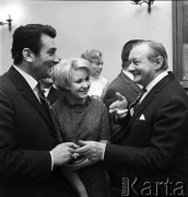 Marzec 1968, Warszawa, Polska.
Wręczenie „Złotych Ekranów” – nagrody tygodnika „Ekran” dla aktorów i osobowości telewizyjnych. Na zdjęciu m.in. laureaci: Ryszard Pietruski (z lewej) i Tadeusz Fijewski (z prawej).
Fot. Romuald Broniarek/KARTA