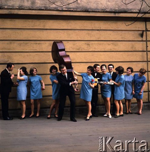 1968, Łódź, Polska.
Zespół muzyczny Czerwone Goździki, uczestnik VII Ogólnopolskiego Konkursu Piosenkarzy Amatorów Wykonawców Piosenki Radzieckiej. 
Fot. Romuald Broniarek/KARTA