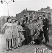 1968, Łódź, Polska.
Zespół muzyczny Czerwone Goździki, uczestnik VII Ogólnopolskiego Konkursu Piosenkarzy Amatorów Wykonawców Piosenki Radzieckiej. 
Fot. Romuald Broniarek/KARTA