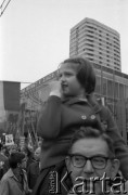 1.05.1968, Warszawa
Pochód pierwszomajowy.
Fot. Romuald Broniarek, zbiory Ośrodka KARTA
[PRL, uroczystości, manifestacje, dzieci, 1 Maja]