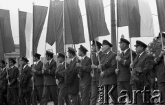 1.05.1968, Warszawa
Pochód pierwszomajowy.
Fot. Romuald Broniarek, zbiory Ośrodka KARTA
[PRL, uroczystości, manifestacje, 1 Maja]