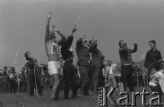 Maj 1968, Nowy Targ
Dni Radzieckiej Kosmonautyki.
Fot. Romuald Broniarek, zbiory Ośrodka KARTA
[PRL, festyn, lotnictwo]