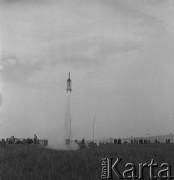 Maj 1968, Nowy Targ
Dni Radzieckiej Kosmonautyki.
Fot. Romuald Broniarek, zbiory Ośrodka KARTA
[PRL, festyn, lotnictwo]