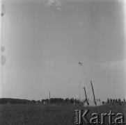 Maj 1968, Nowy Targ
Dni Radzieckiej Kosmonautyki.
Fot. Romuald Broniarek, zbiory Ośrodka KARTA
[PRL, festyn, lotnictwo]